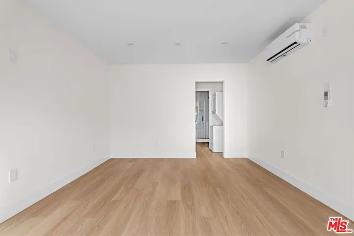 420 S Sepulveda Boulevard 10, Los Angeles, California 90049 — photo 5