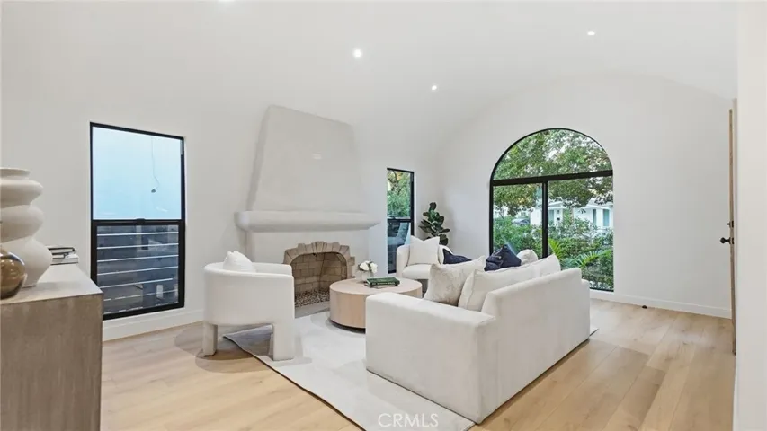 2943 Chesapeake, Los Angeles, California 90016 — photo 4