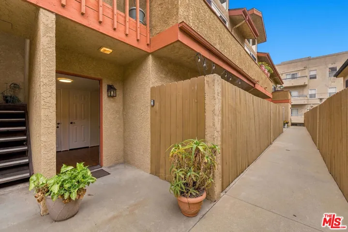 11918 Avon Way 102, Los Angeles, California 90066 — photo 4