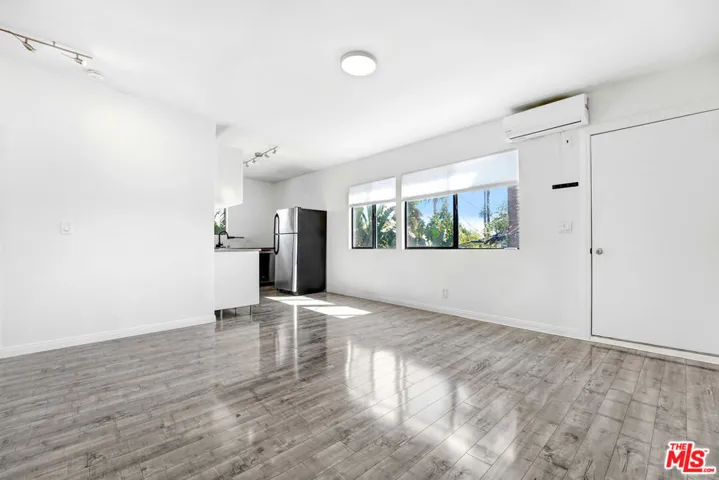 4870 1/2 W Adams Boulevard, Los Angeles, California 90016 — photo 4