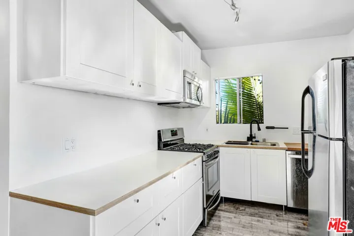 4870 1/2 W Adams Boulevard, Los Angeles, California 90016 — photo 5