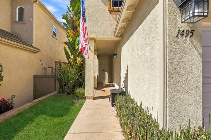 1495 Enchante Way, Oceanside, California 92056 — photo 5