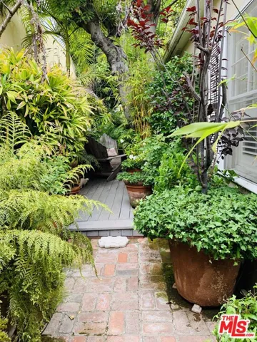 1309 Warnall Avenue, Los Angeles, California 90024 — photo 4