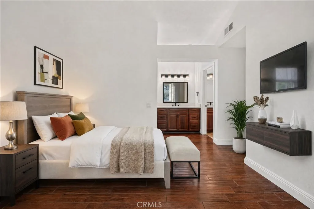  Primary bedroom (virtual staging)