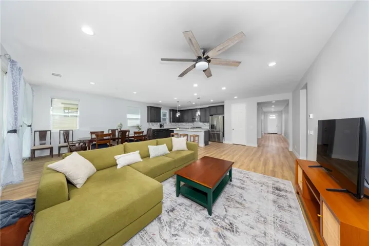 34204 Chenille, Murrieta, California 92563 — photo 4