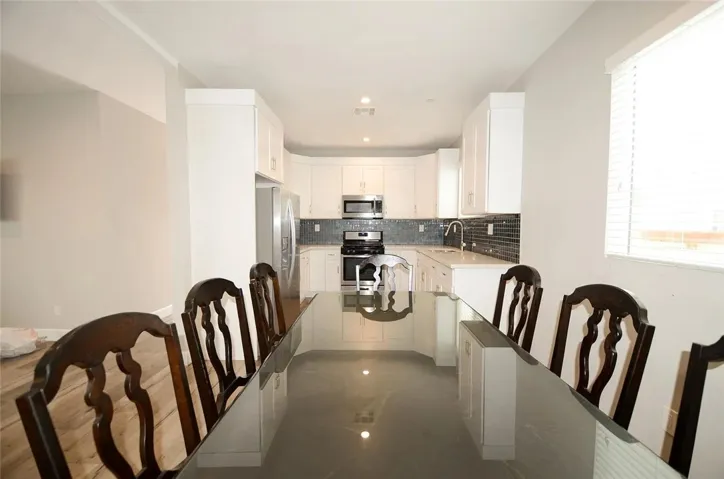 134 E 104th, Los Angeles, California 90003 — photo 5
