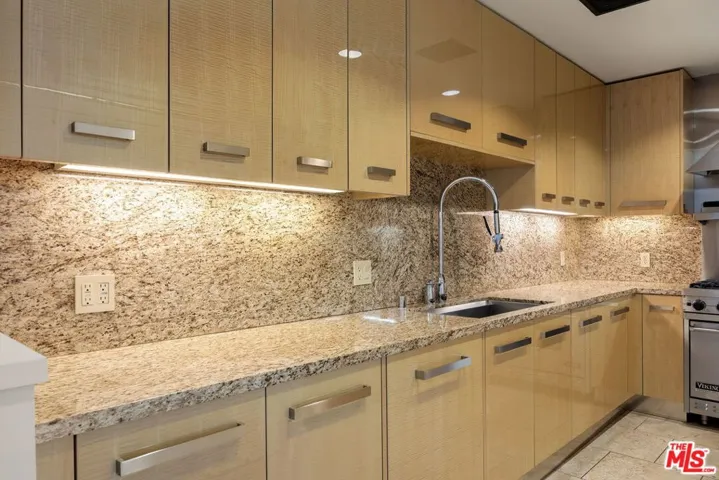 447 N Doheny Drive 305, Beverly Hills, California 90210 — photo 5