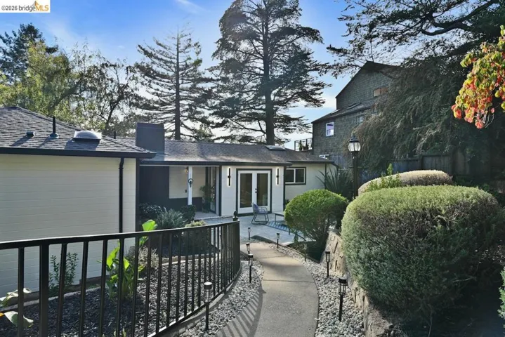 6773 Wilton Dr, Oakland, California 94611 — photo 4