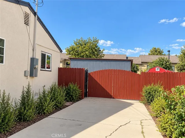 312 W Lugonia, Redlands, California 92374 — photo 5