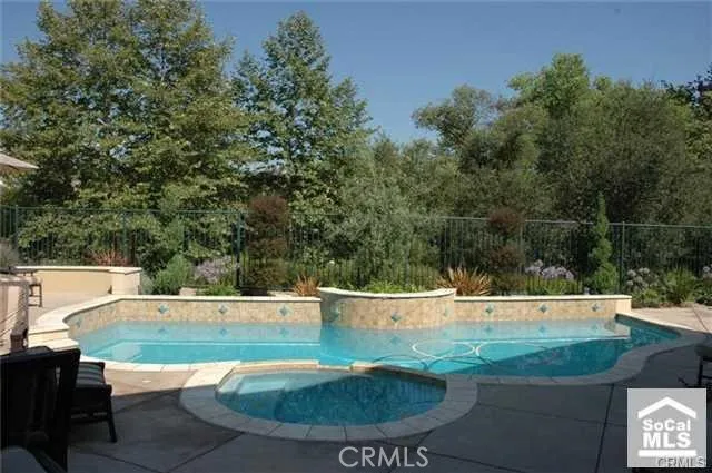 Fantastic Pool backing to wilderness.