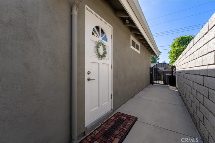 Separate ADU entrance from side of house. This allows, any occupant to not have to come through the main home.