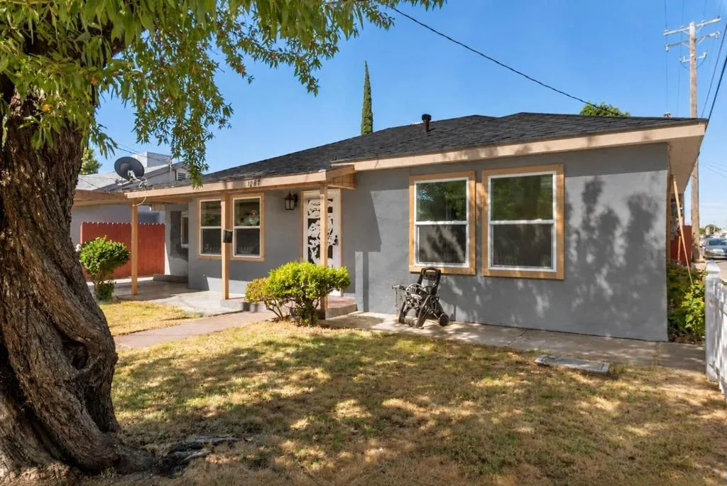 1087 Souza St