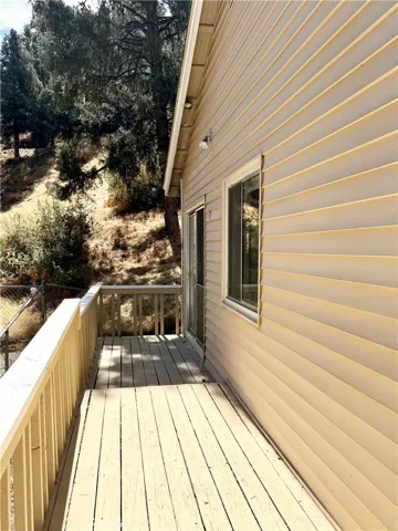 Side deck off living room