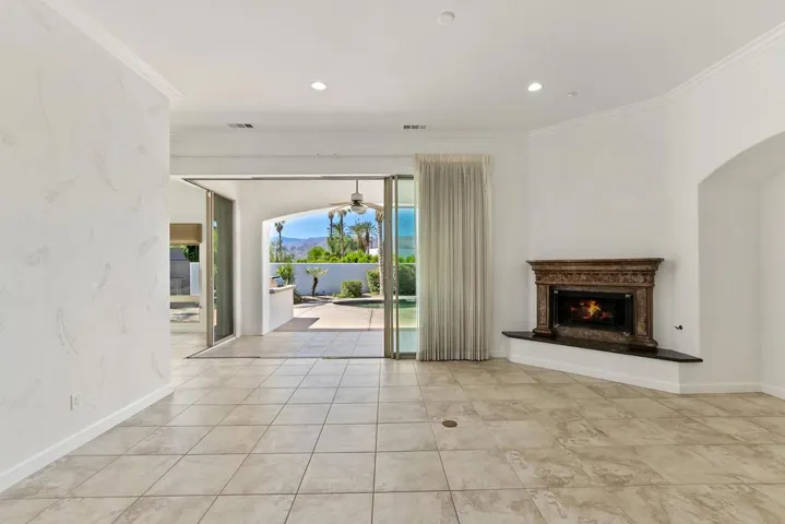 008_Living Room