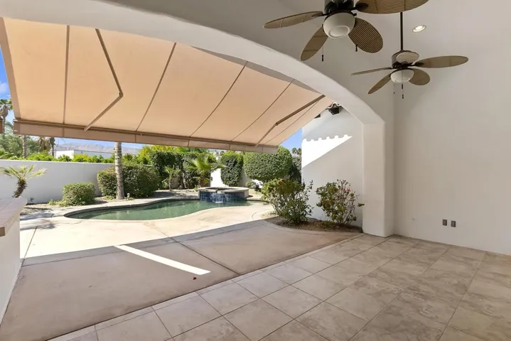 047_Covered Patio