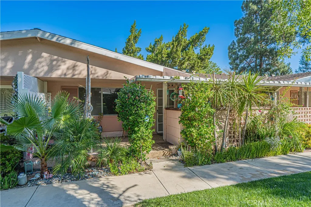 19228 B Ave Of The Oaks