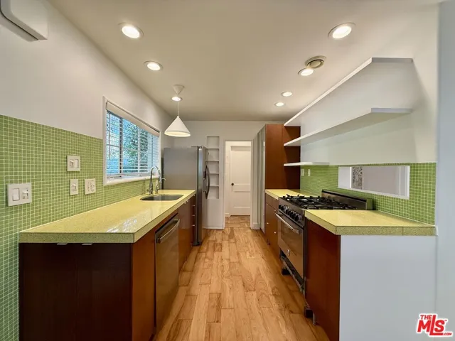 5333 Village Green, Los Angeles, California 90016 — photo 4