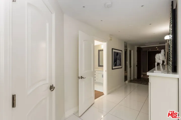 4460 Wilshire Boulevard 207, Los Angeles, California 90010 — photo 4