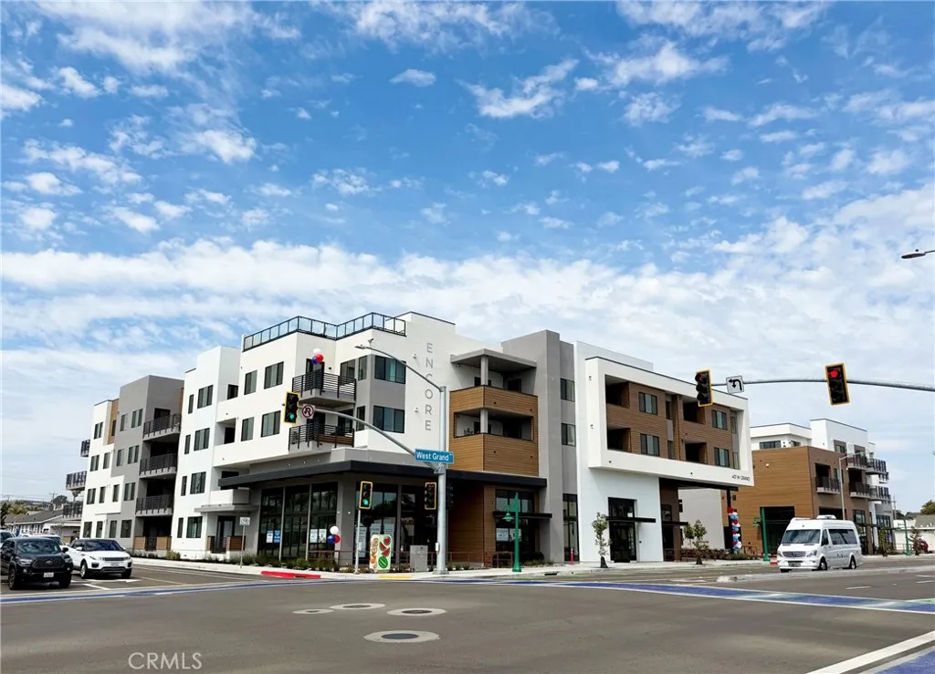 401 W Grand Ave #1-1