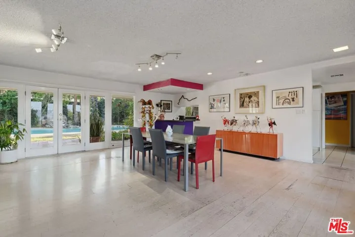 8364 Mulholland Drive, Los Angeles, California 90046 — photo 4