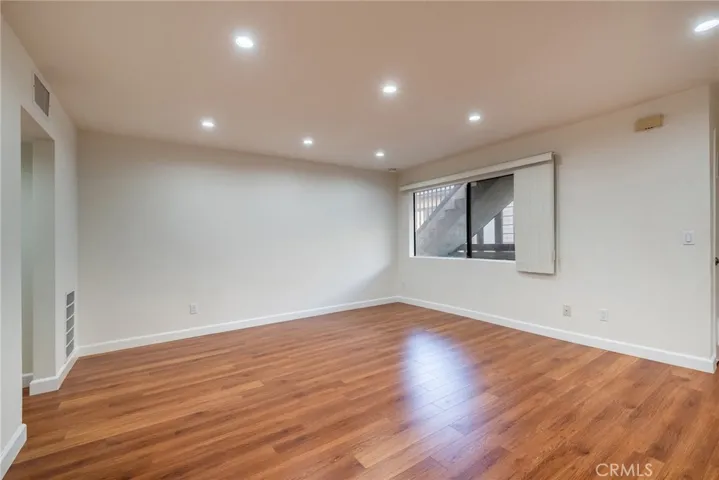 367 Salem Street 102, Glendale, California 91203 — photo 5
