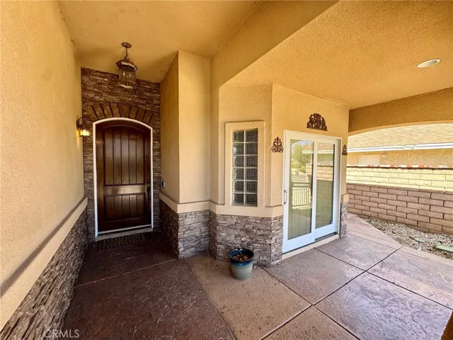 13880 Evergreen Lane, Victorville, California 92395 — photo 4