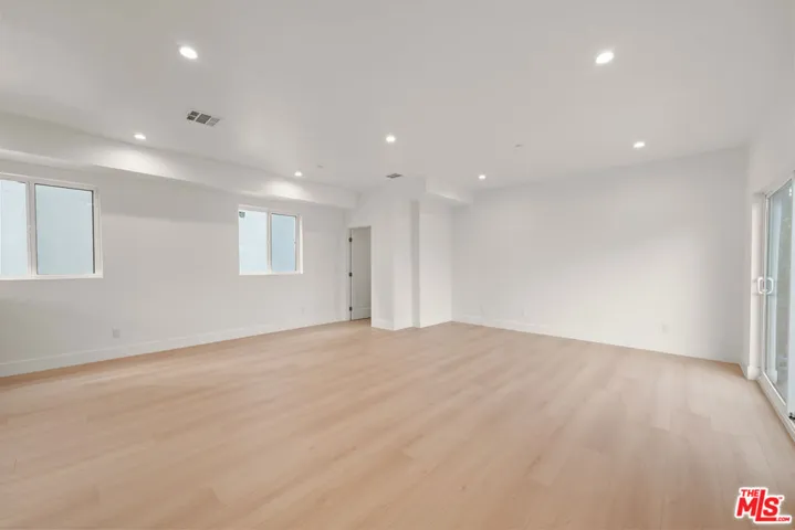 915 N Hobart Boulevard, Los Angeles, California 90029 — photo 4