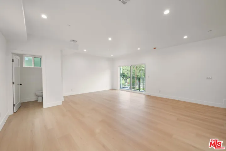 915 N Hobart Boulevard, Los Angeles, California 90029 — photo 5
