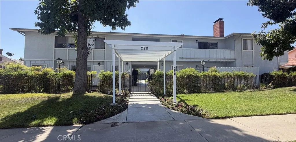 218 W Hellman