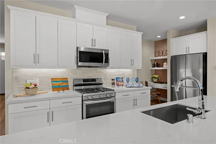 13873 Mesa View Drive, Victorville, California 92392 — photo 5