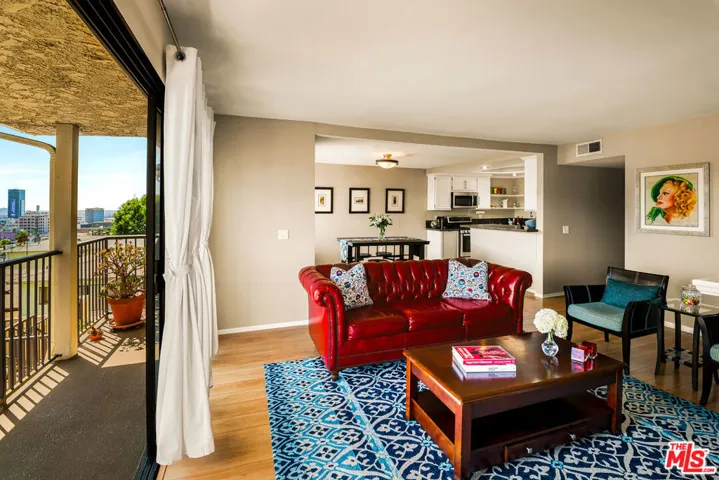 1942 Grace Avenue 122, Los Angeles, California 90068 — photo 4