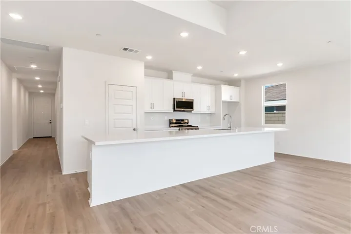 13743 Mesa View Drive, Victorville, California 92392 — photo 4