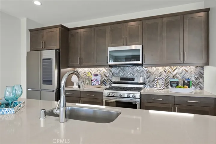 13897 Mesa View Drive, Victorville, California 92392 — photo 5