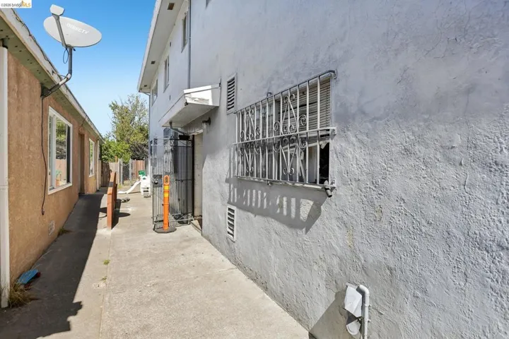 1927 82nd Ave, Oakland, California 94621 — photo 4