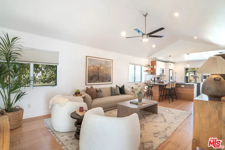 8042 Altavan Avenue, Los Angeles, California 90045 — photo 5