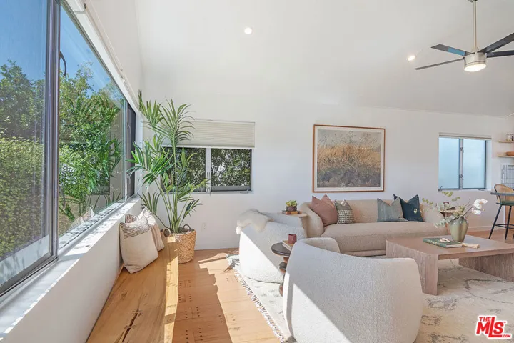 8042 Altavan Avenue, Los Angeles, California 90045 — photo 4