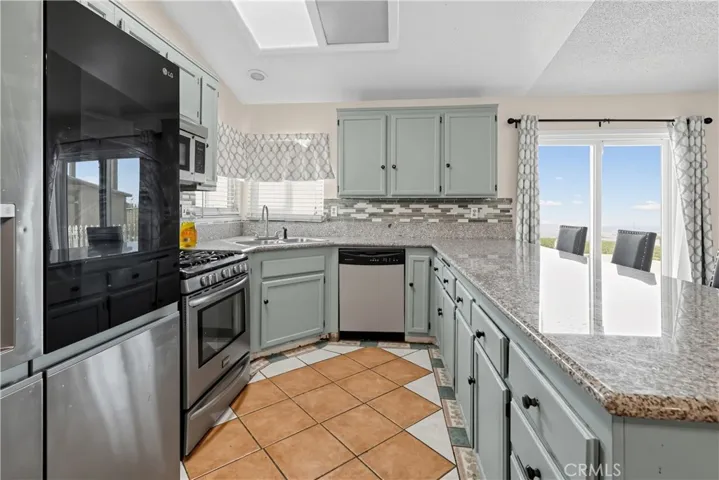 14144 Cortez, Victorville, California 92392 — photo 4