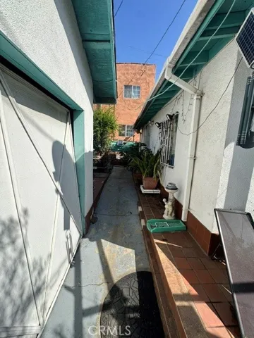 607 Esperanza, Los Angeles, California 90023 — photo 5