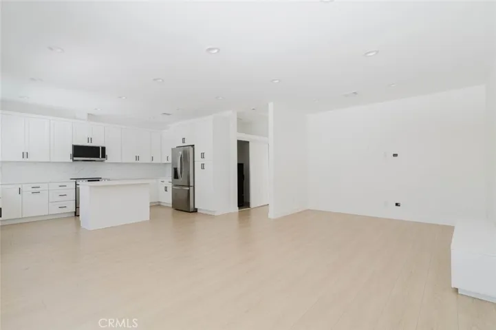 7746 Shadyspring Place, Burbank, California 91504 — photo 5