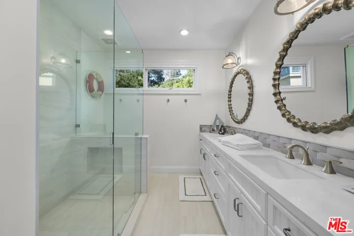 Guest 1 Bathroom