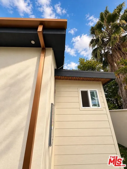 SIDE ELEVATION SIDE ELEVATION