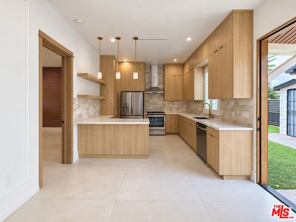 KITCHEN KITCHEN