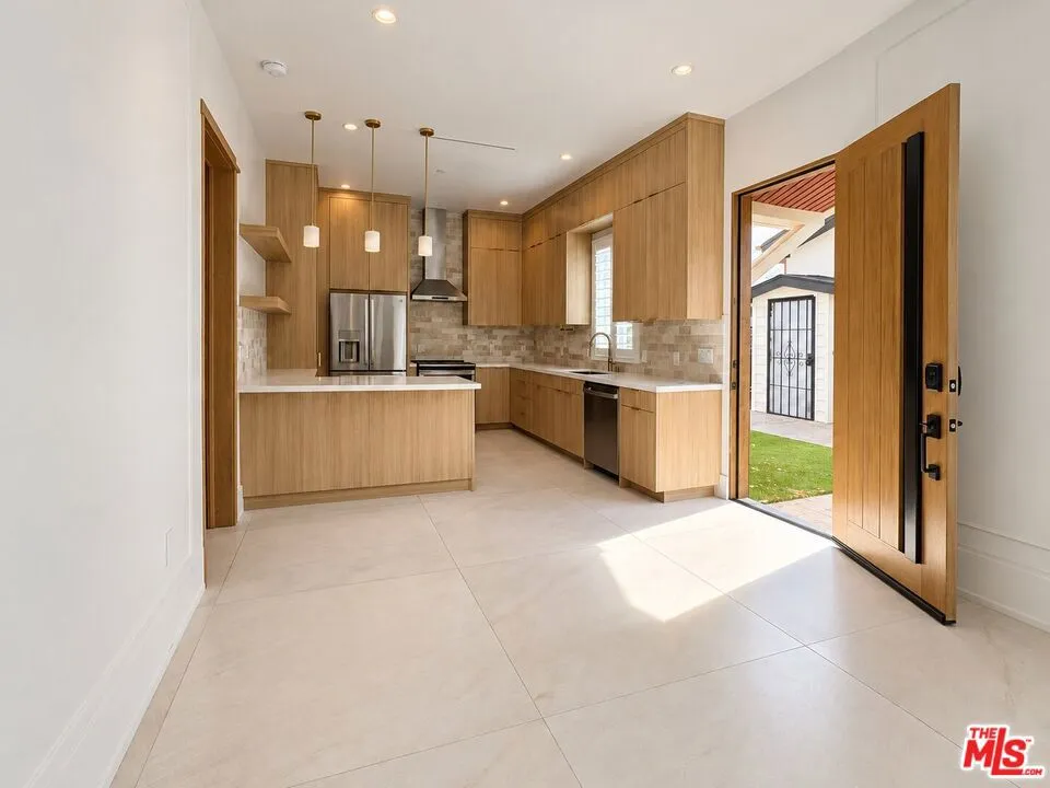 KITCHEN KITCHEN