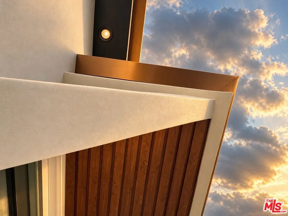 EAVE WOOD SOFFIT EAVE WOOD SOFFIT