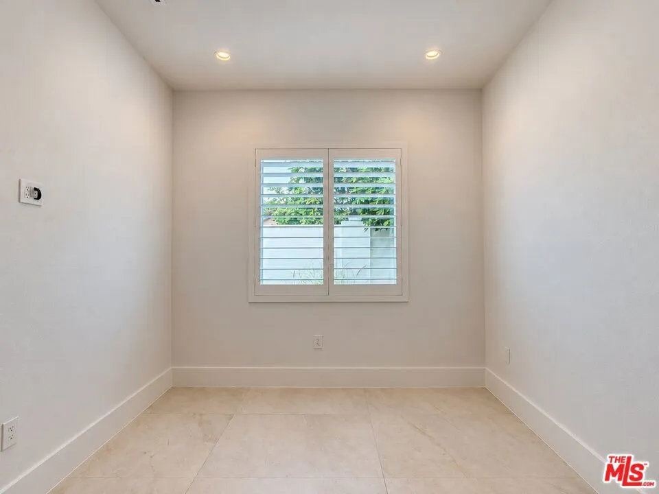 ROOM ROOM