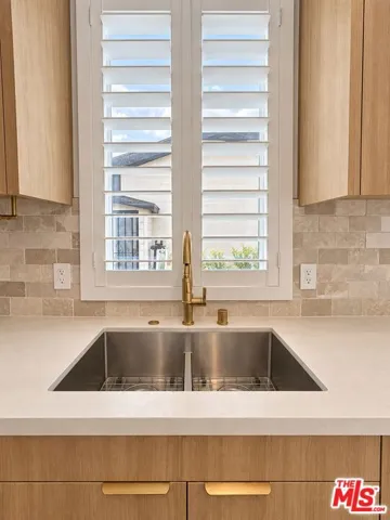 KITCHEN SINK