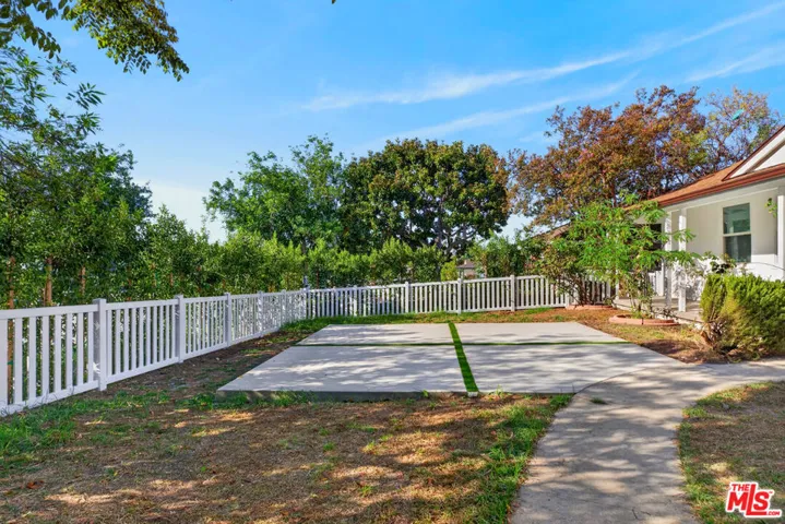 441 Dartmouth Road, Burbank, California 91504 — photo 5