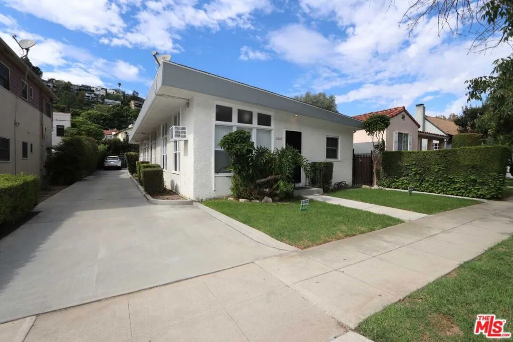1805 Silver Lake Blvd