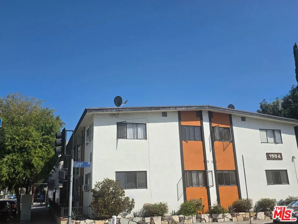 6610 Selma Ave #4