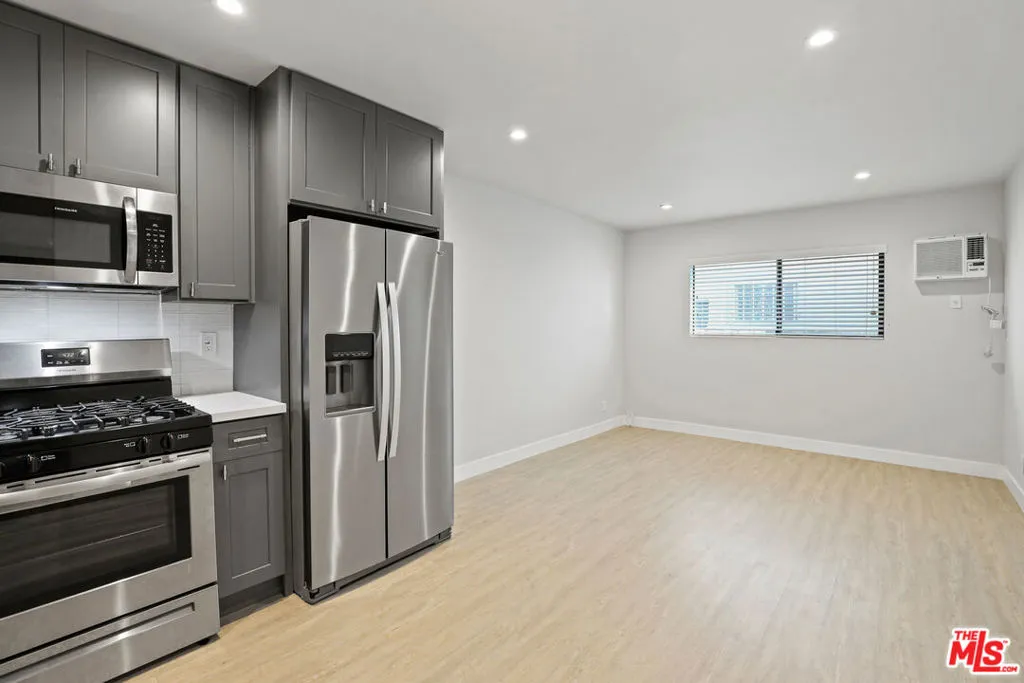 3314 S Mentone Ave #4